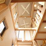 吹抜けのある自由設計の家