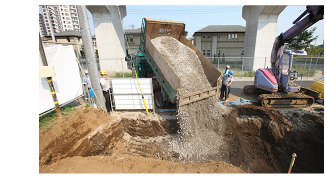 土地から大量の廃棄物が出土。地盤改良で安心を確保した家
