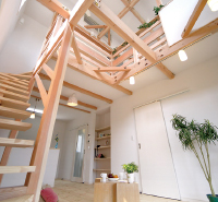 柏市「憧れを予算内で実現した無垢の家」