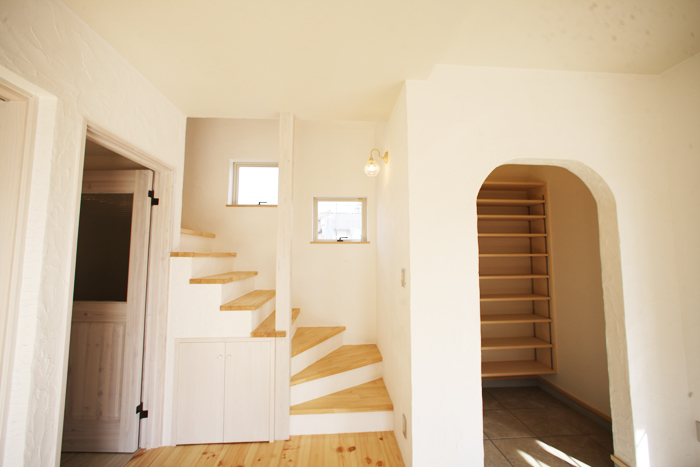 自然素材の壁は白くて可愛くて空気が気持ちいい